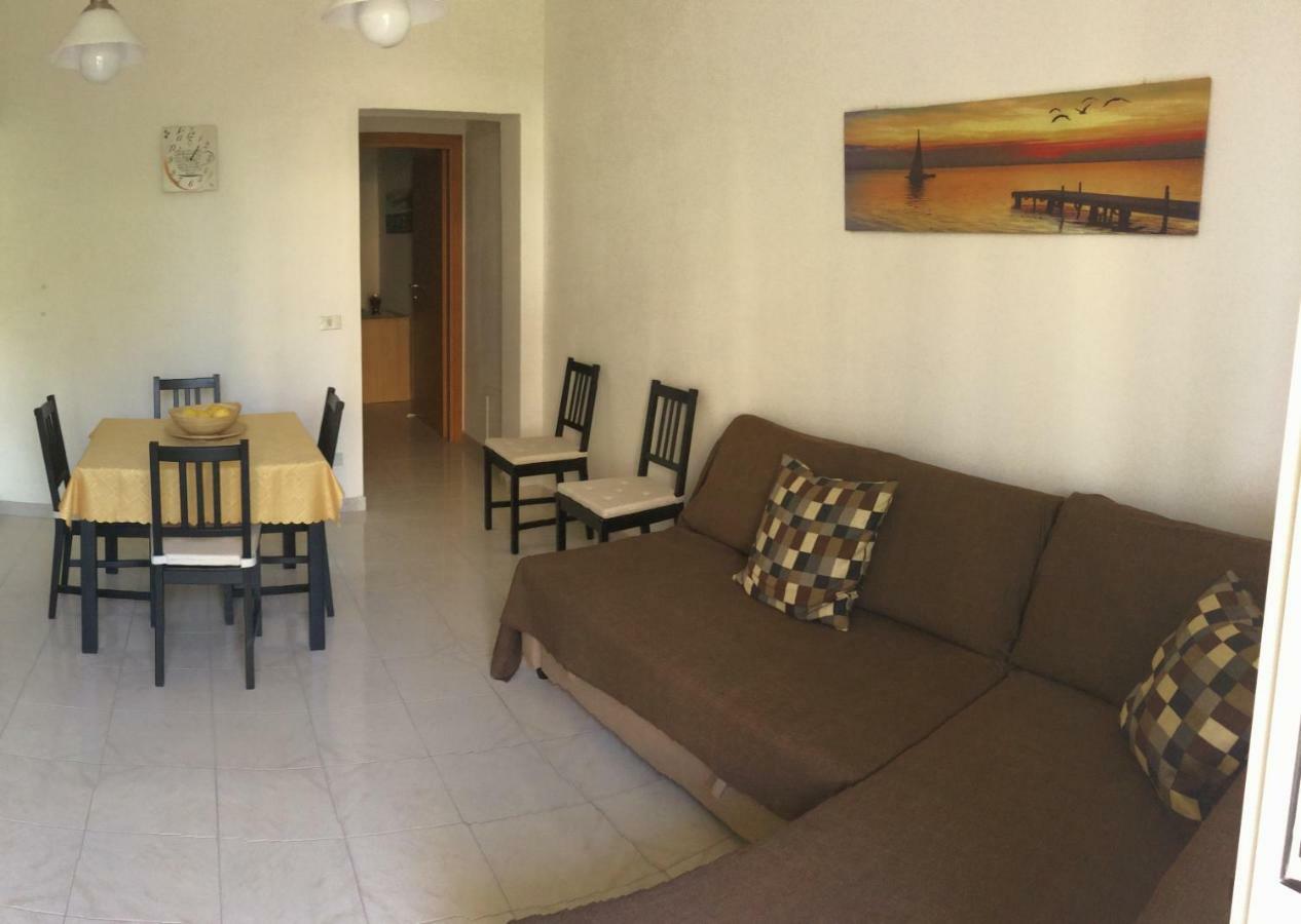 Casa Vacanze Il Gelsomino Пати Екстериор снимка